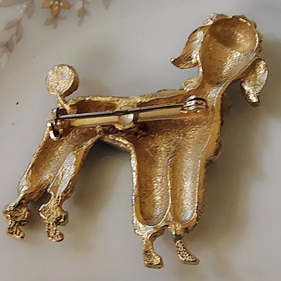 VTG Poodle Dog Brooch Gold Tone Red Rhinestone Eyes Gold Jacket - Picture 2 of 6